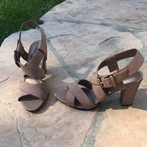 LIFE STRIDE Tan Leather Strappy Heels
